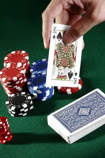 bwiin မိုဘိုင်းအက်ပ် Slots Live Casino Sportsbook ဂိမ်းများ မြန်မာ ကစားသမားများ ဖုန်းဖြင့် ကစားနေသော မြင်ကွင်း